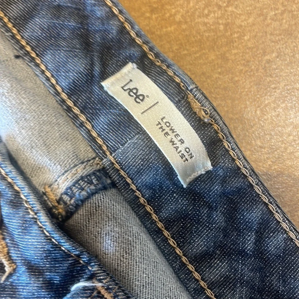 Like new Lee Low Rise Cropped Jeans!  8